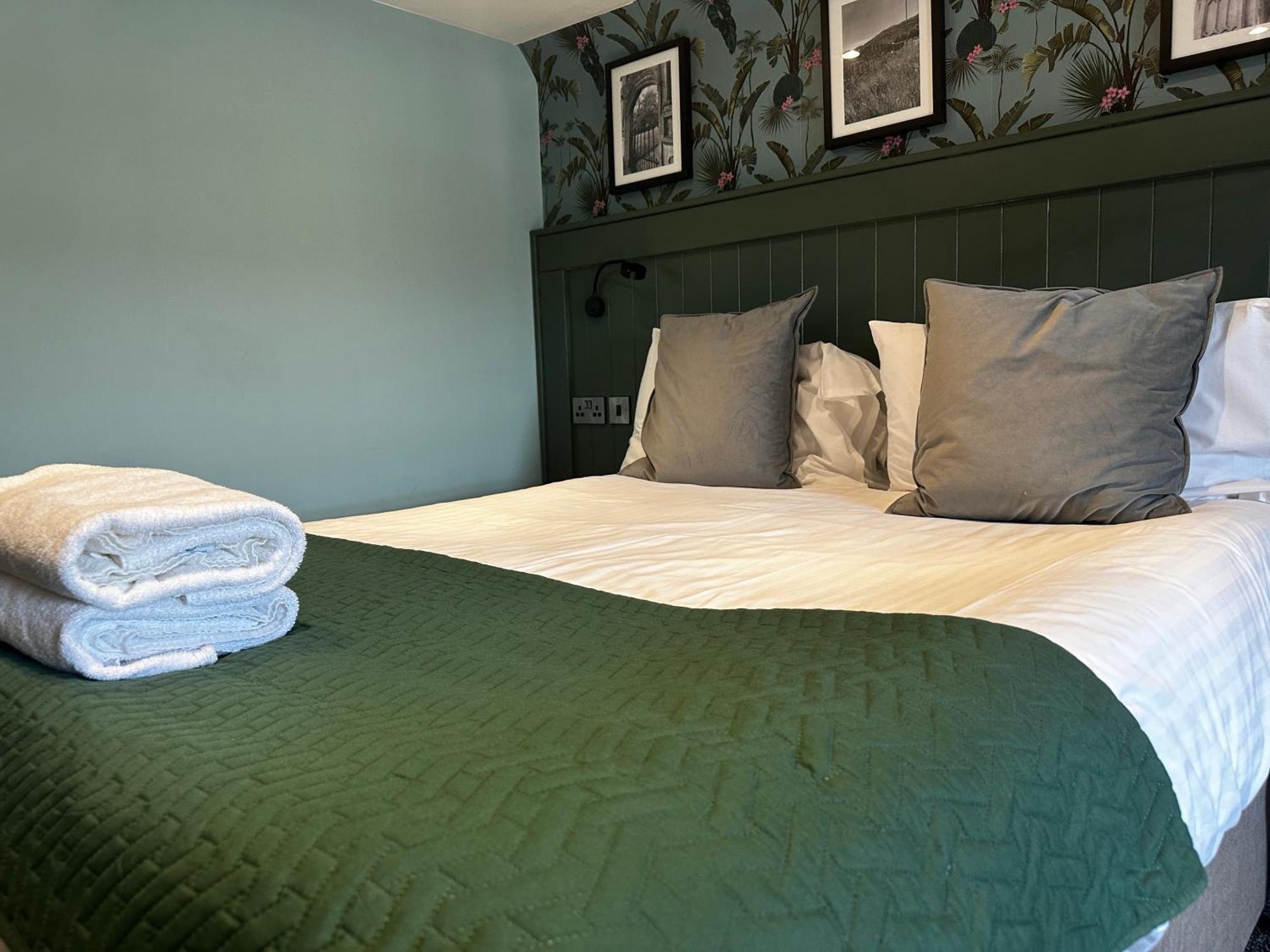 The Golden Fleece 4*